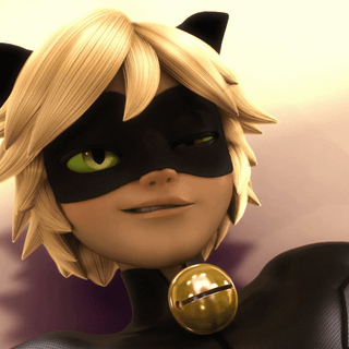 Ladybug kissing Cat Noir wallpaper