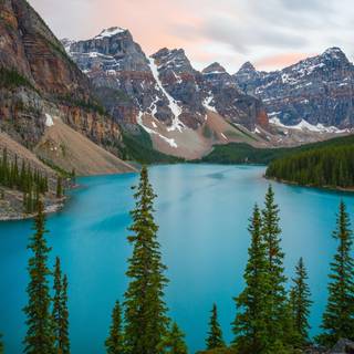 Moraine Lake 4K wallpaper