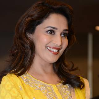 Beautiful smiling Indian actress wallpaper