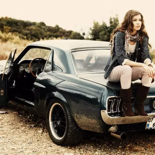 Women Luxury wallpaper