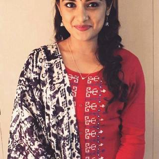 Nivetha Thomas iPhone wallpaper