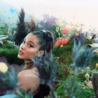 Ariana Grande spring wallpaper