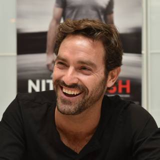 Guillaume Lemay-Thivierge wallpaper