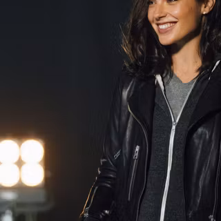 Gal Gadot cute 4k iPhone wallpaper