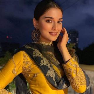 Saiee Manjrekar wallpaper