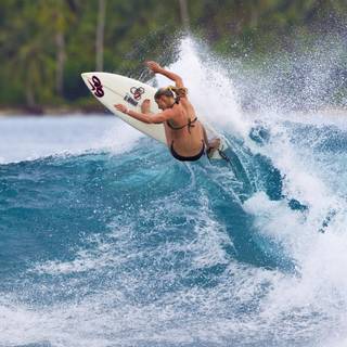 Women surfers wallpaper