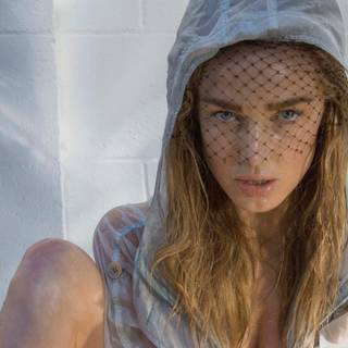 Women hoodie wallpaper