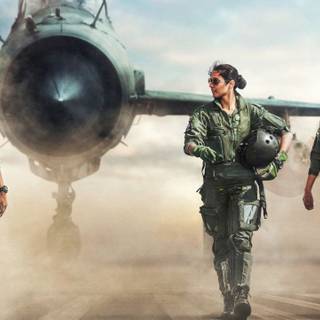 Officer women wallpaper