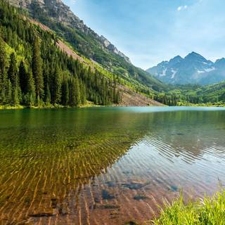 Lake in the valley wallpaper