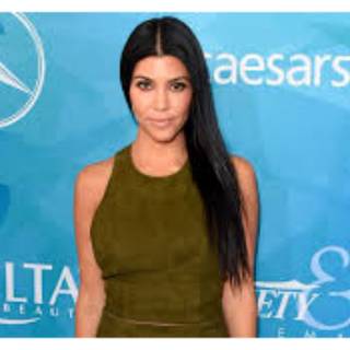 Kourtney Kardashian HD wallpaper