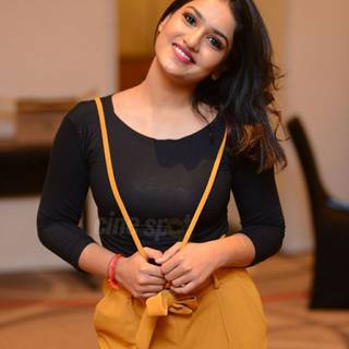 Saniya Iyappan wallpaper