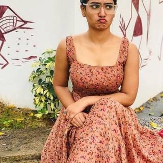 Saniya Iyappan wallpaper