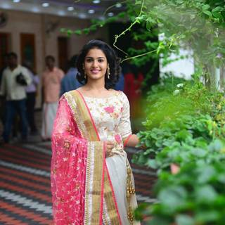 Saniya Iyappan wallpaper