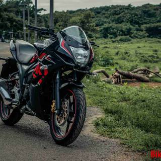 Suzuki Gixxer SF black wallpaper