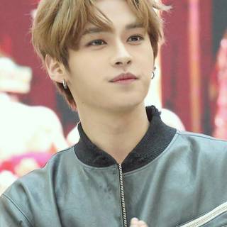 Lee Know cute wallpaper