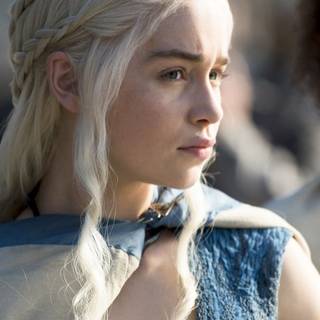 Emilia Clarke HD iPhone wallpaper