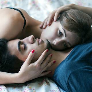 Women in love wallpaper