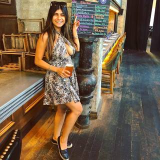 Mia Khalifa HD smartphones wallpaper