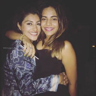 Yashika Aannand Android wallpaper