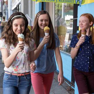 Olivia Sanabia wallpaper