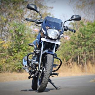 Pulsar 150 front view wallpaper