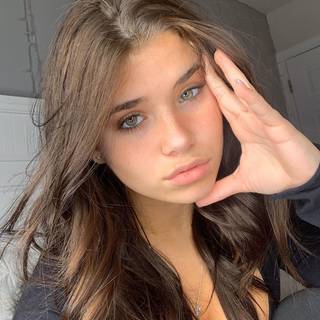 Nessa Barrett wallpaper