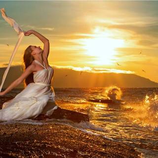 Girl and sea wallpaper