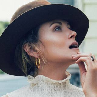 Taylor Schilling wallpaper