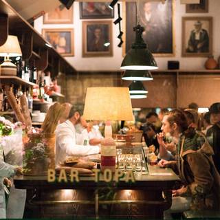 90s restaurant aesthetic wallpaper