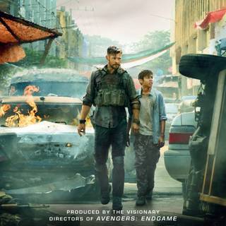 Chris Hemsworth Extraction wallpaper