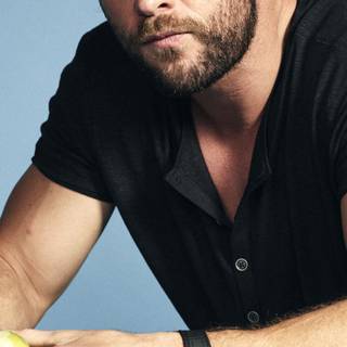 Chris Hemsworth iPhone wallpaper