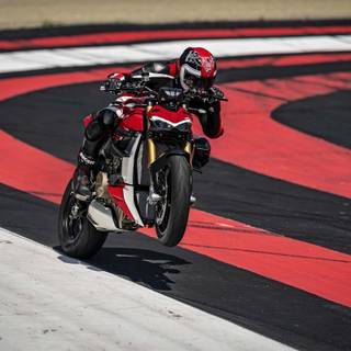 Ducati Streetfighter V4 wallpaper