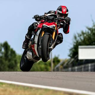 Ducati Streetfighter V4 wallpaper