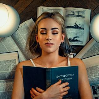 Women books wallpaper