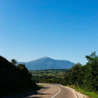 Blue sky and road wallpaper