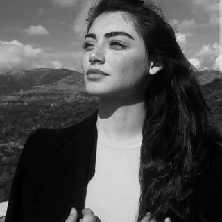 Özge Törer wallpaper