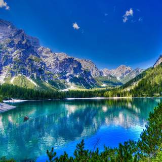 Lake Braies wallpaper