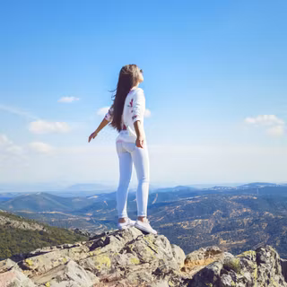 Women climbing wallpaper