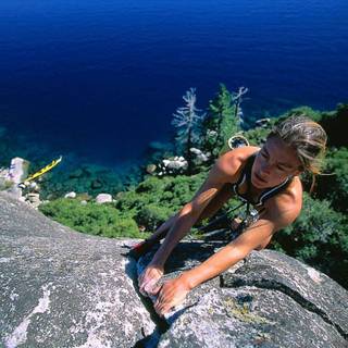 Women climbing wallpaper