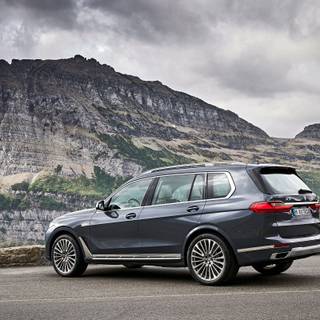 BMW X7 desktop wallpaper