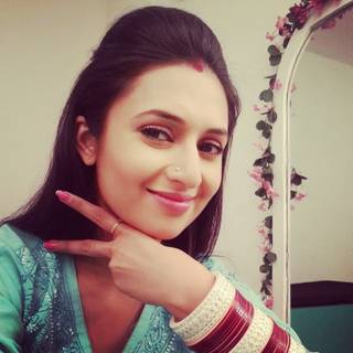 Divyanka Tripathi Full HD mobile wallpaper