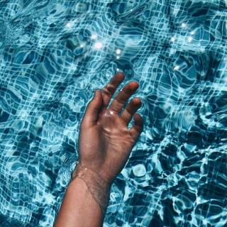 Aesthetic water hand wallpaper