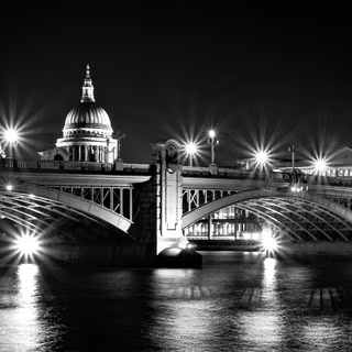 Black and white Ultra HD wallpaper