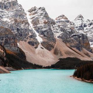 Mountain lake Ultra HD wallpaper