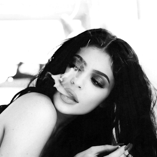 Aesthetic Kylie Jenner wallpaper