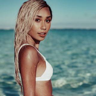 Eva Gutowski wallpaper