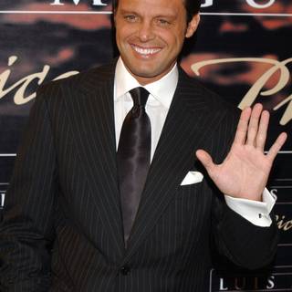 Luis Miguel wallpaper