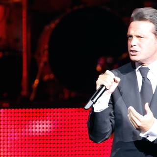 Luis Miguel wallpaper