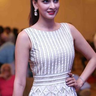 Saba Qamar wallpaper