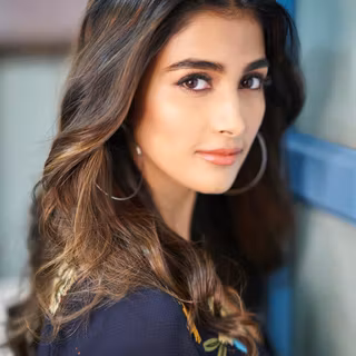 Pooja Hegde phone Full HD wallpaper